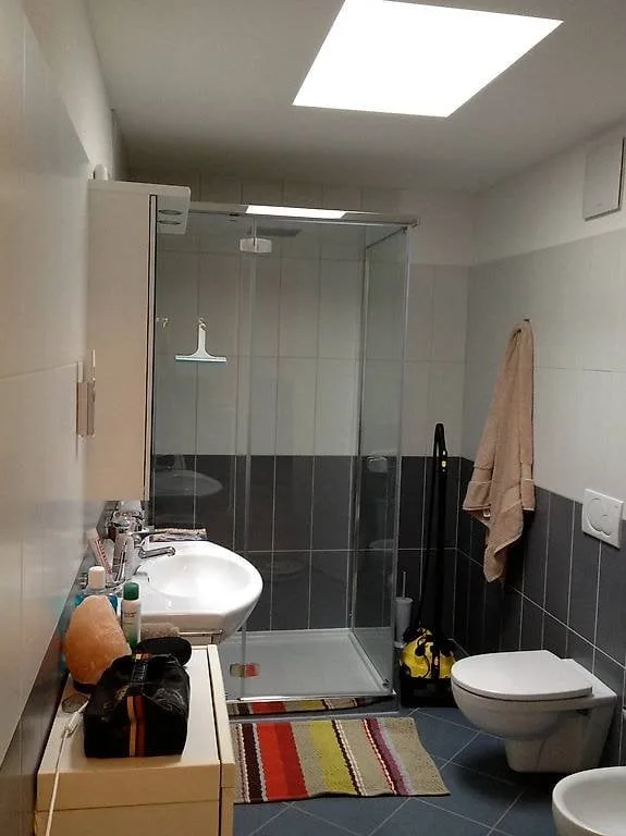 Helles Apartment im letzten Stock - freie Sicht Cadenazzo