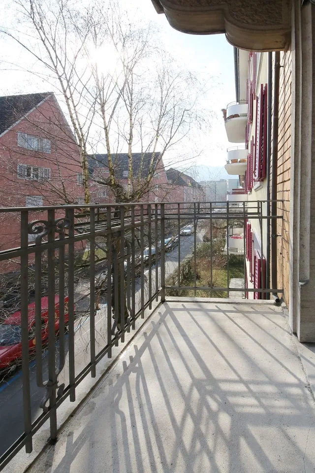Appartamento 3.5 locali / edificio storico con 2 balconi, zona tranquilla, Wiedikon