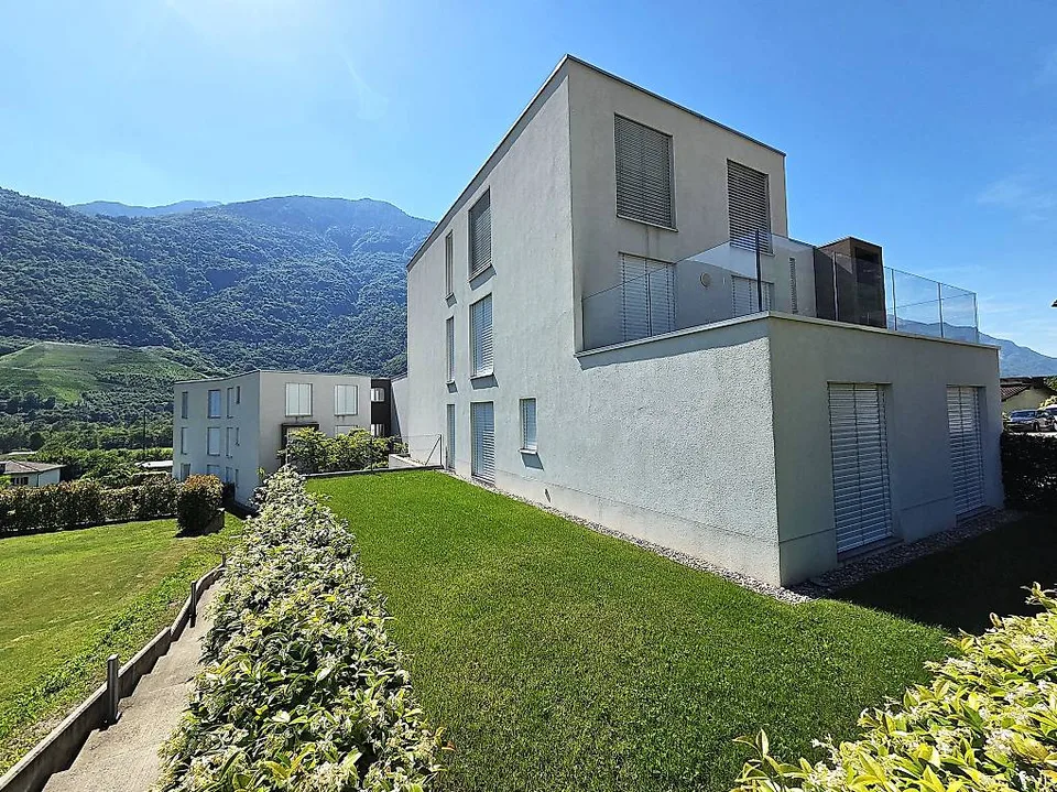 Splendido 4.5 locali con giardino a Claro