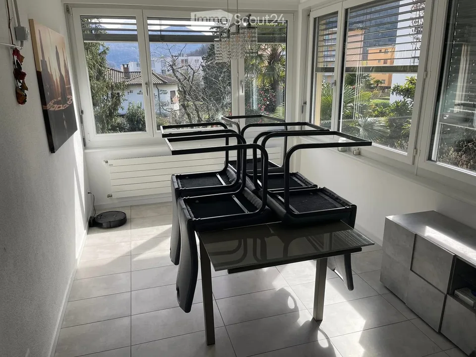 Renting a large room in an independent house with a garden