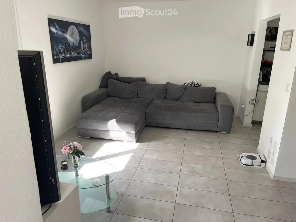 Renting a large room in an independent house with a garden
