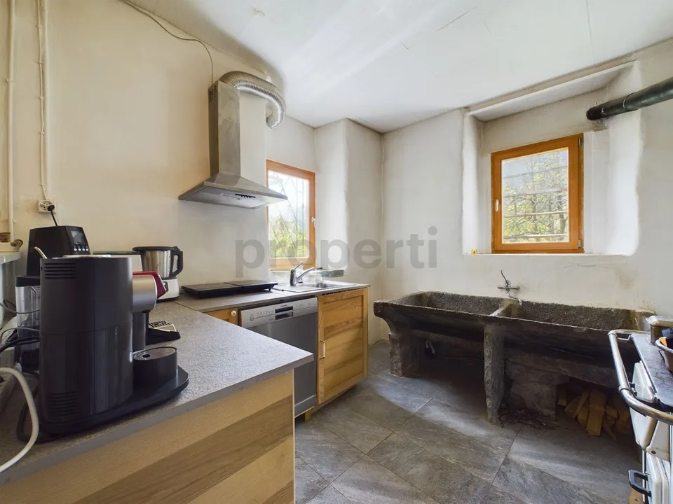 Pittoresca casa plurifamiliare con terreno nel cuore della Val di Blenio / Malvenfarbiges Mehrfamilienhaus mit Grundstück im Herzen des Bleniotals – Foto 10 von 27