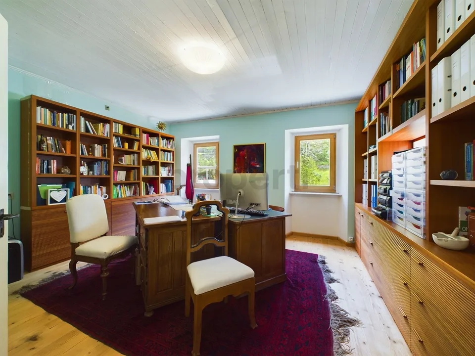 Pittoresca casa plurifamiliare con terreno nel cuore della Val di Blenio / Malvenfarbiges Mehrfamilienhaus mit Grundstück im Herzen des Bleniotals – Foto 6 von 27