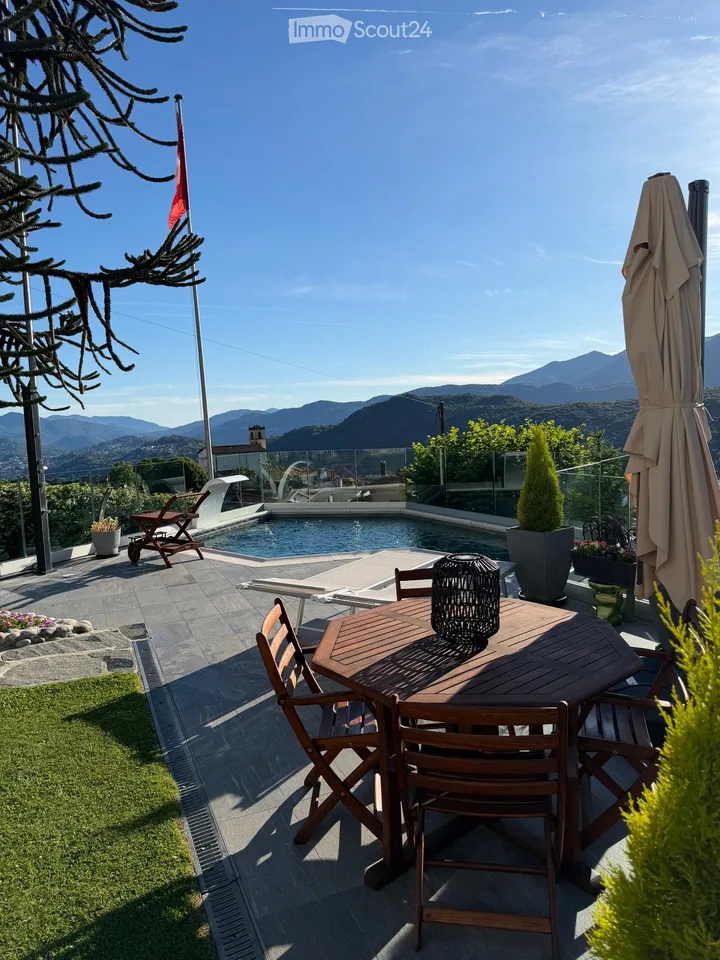 Villa in Luganese mit Panoramablick, Pool und Aufzug