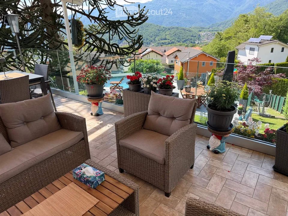 Villa in Luganese mit Panoramablick, Pool und Aufzug