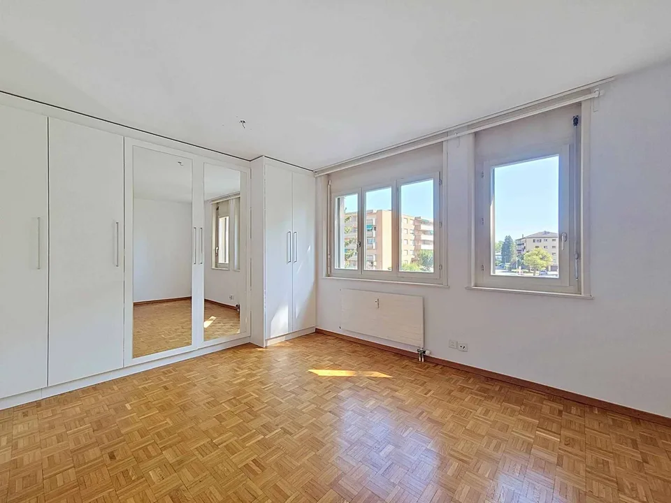 Élégant appartement familial de 4.5 pièces avec cheminée et loggia – photo 6 sur 26