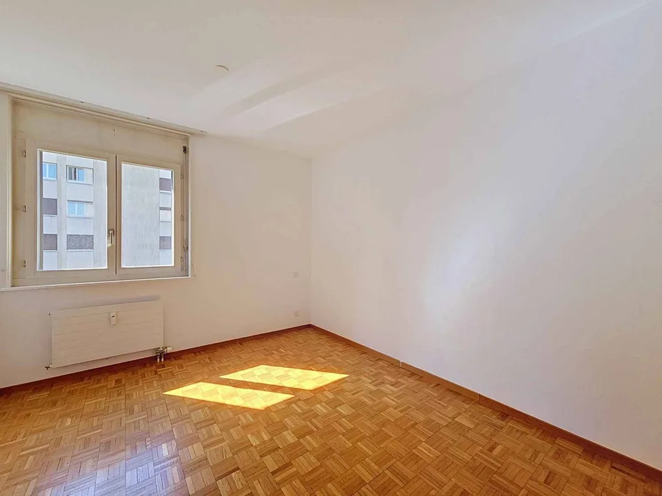 Élégant appartement familial de 4.5 pièces avec cheminée et loggia – photo 8 sur 26