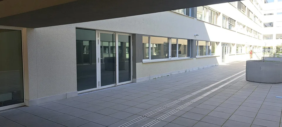 Local commercial, bureau et entrepôt / Gewerberaum, Büro und Lager