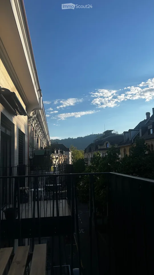 Bright Flat in one of Zurich's most connected addresses · Available Immediately or by Arrangement