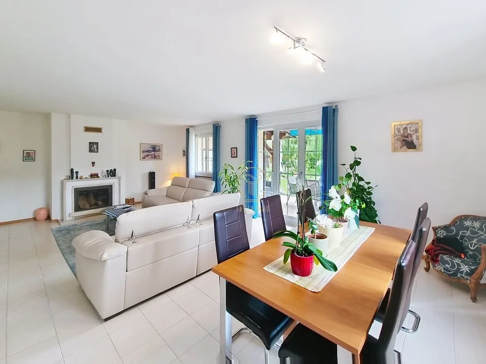 RENENS - Villa mitoyenne de 5.5 p. avec grand jardin. Pas inscrite dans une PPE.