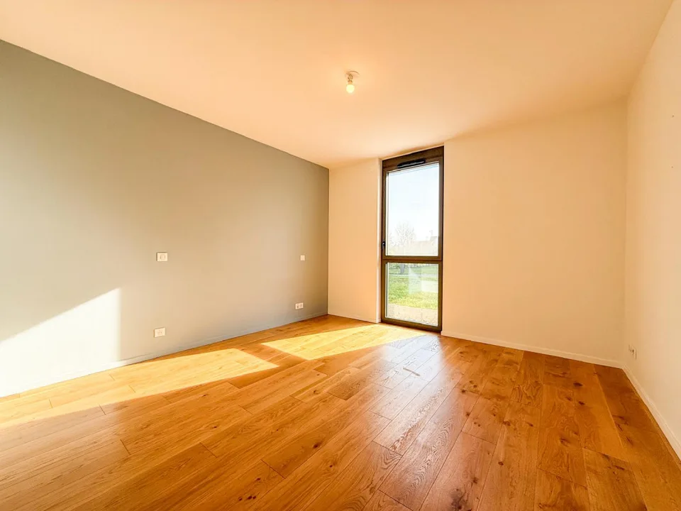 In Frankreich, Village-Neuf: 4-Zimmer-Wohnung mit hohem Standard