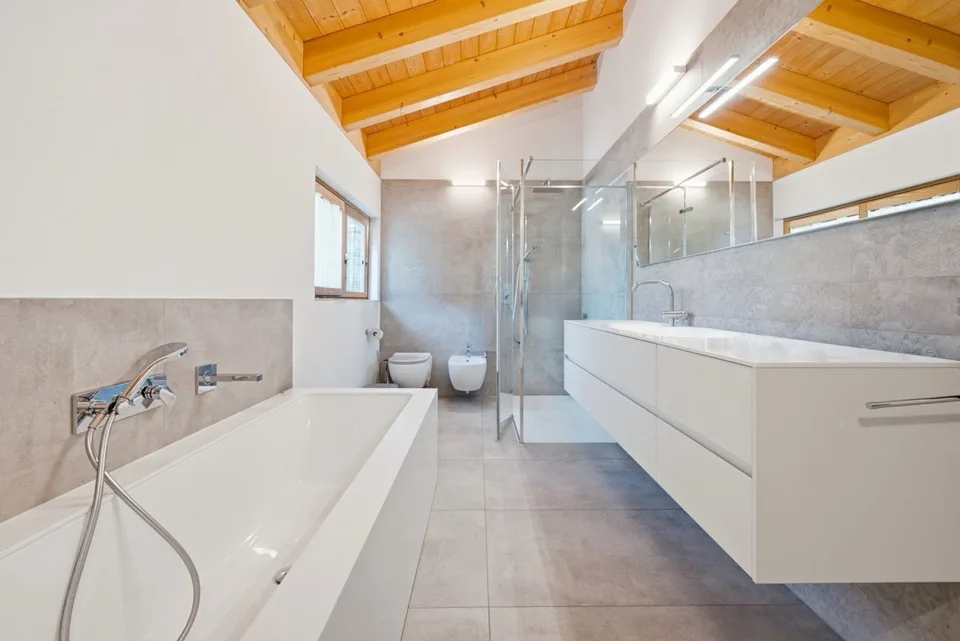 Elegante, zeitgenössische Villa mit großzügigem Garten, Swimmingpool und Terrassen