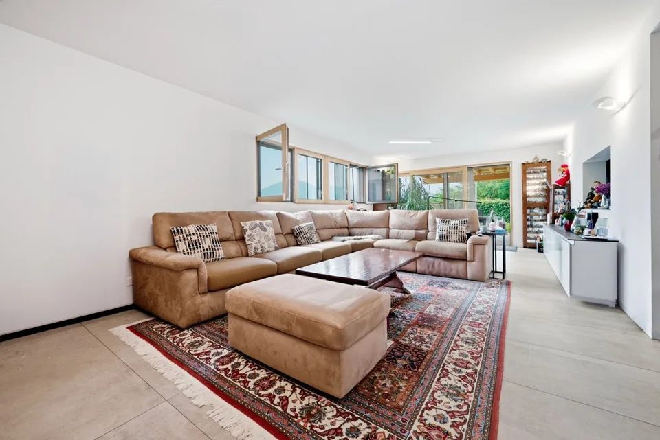 Elegante, zeitgenössische Villa mit großzügigem Garten, Swimmingpool und Terrassen – Foto 7 von 11