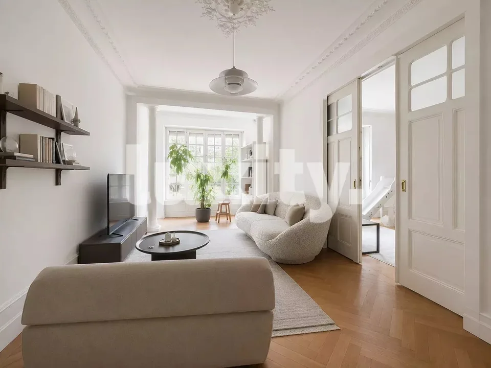 Élégant appartement haussmannien avec balcon