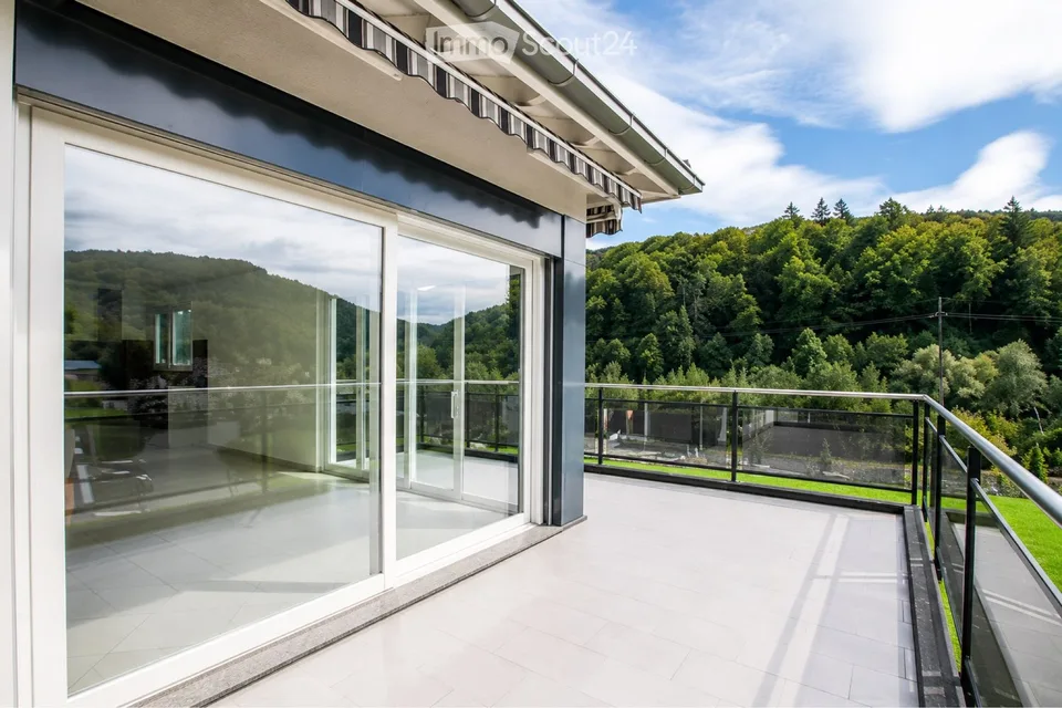 Letztes Stockwerk mit Terrasse und Blick auf die Natur