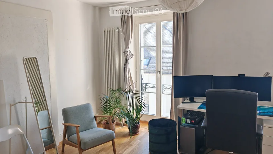 Bright room in a shared flat in central Lausanne (Riponne)