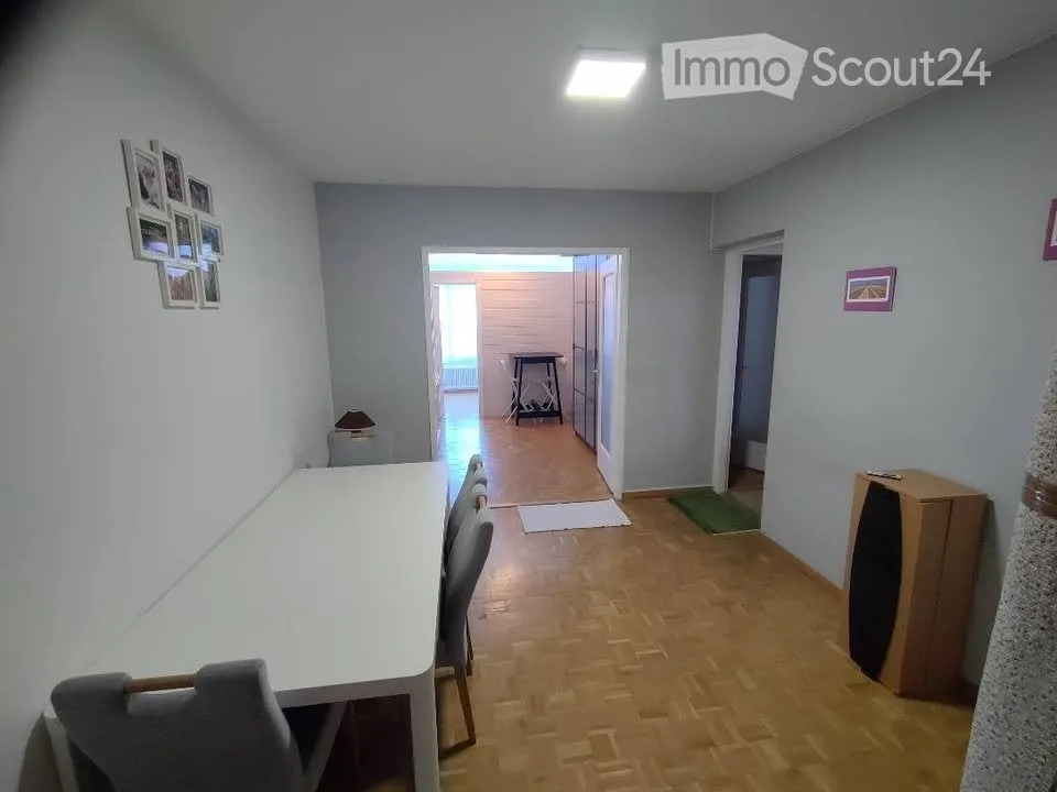 Room in apartment for rent
