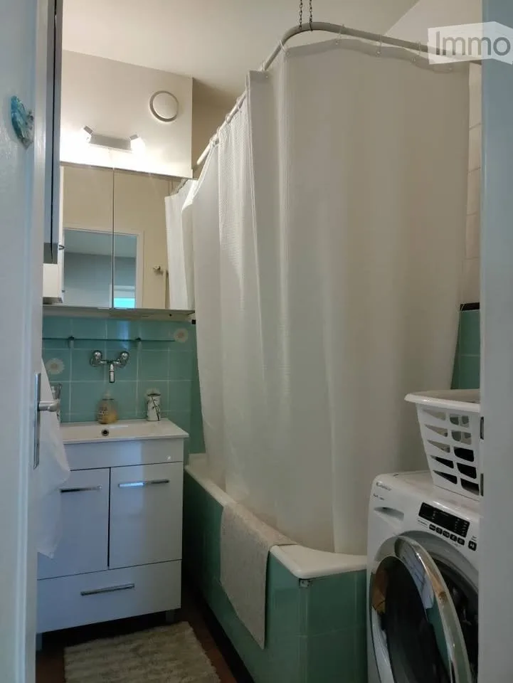 Room in apartment for rent