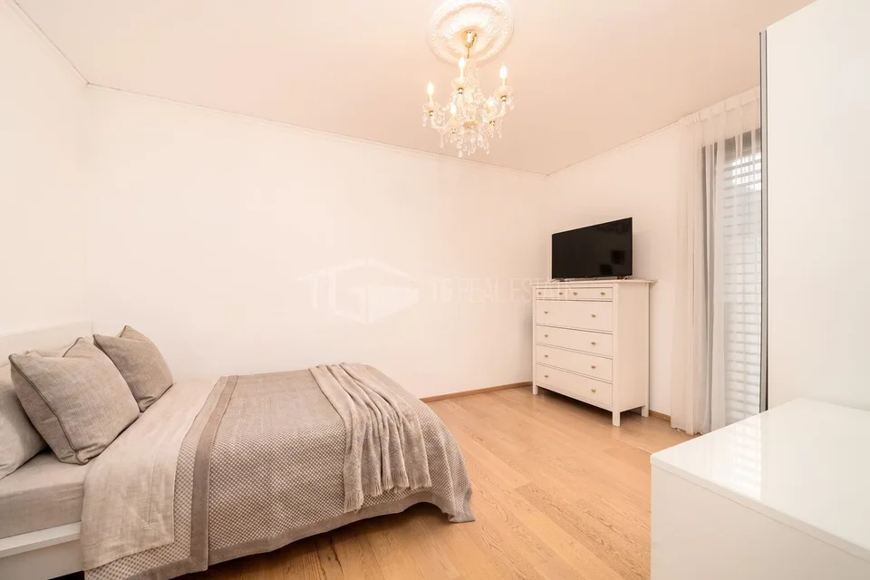 ELEGANTES PENTHOUSE NUR EIN PAAR SCHRITTE VOM ZENTRUM VON LUGANO ENTFERNT – Foto 8 von 13