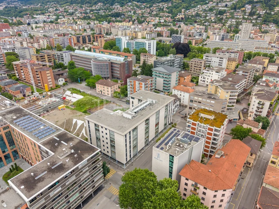 ELEGANTES PENTHOUSE NUR EIN PAAR SCHRITTE VOM ZENTRUM VON LUGANO ENTFERNT – Foto 13 von 13