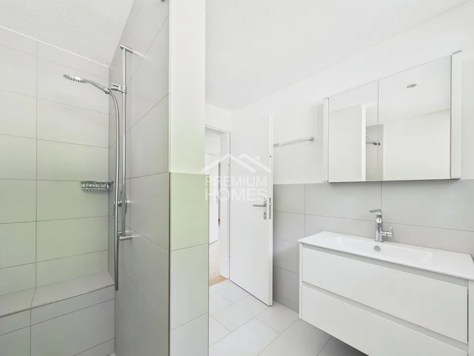 Una casa con vista su Niesen - spaziosa maisonette 5.5 locali! – foto 10 di 13