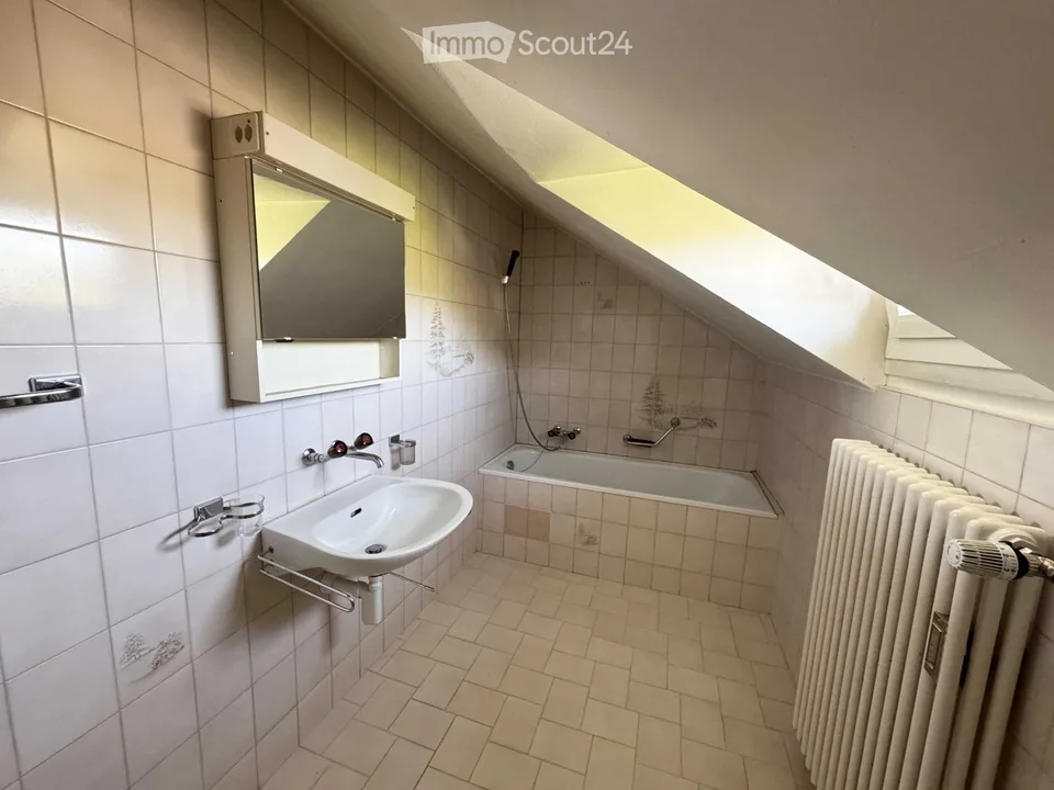 Bello e spazioso appartamento di 3,5 locali completamente arredato a Glovelier (Jura)