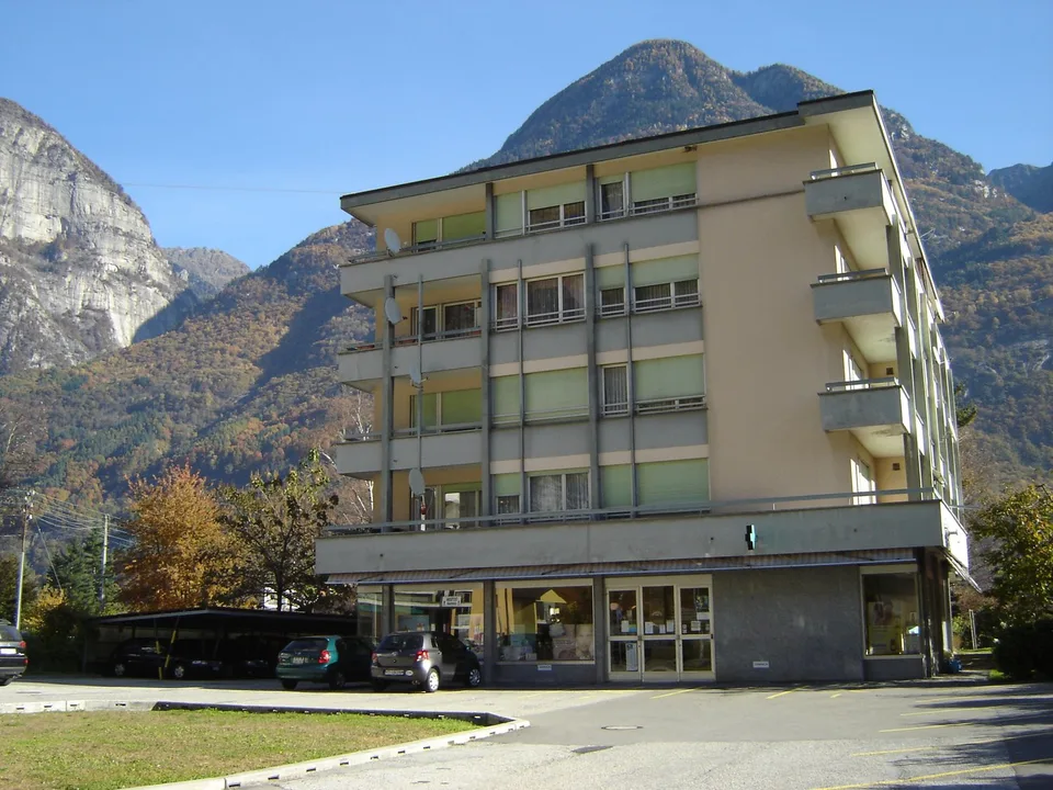 Palazzina residenziale-commerciale a reddito