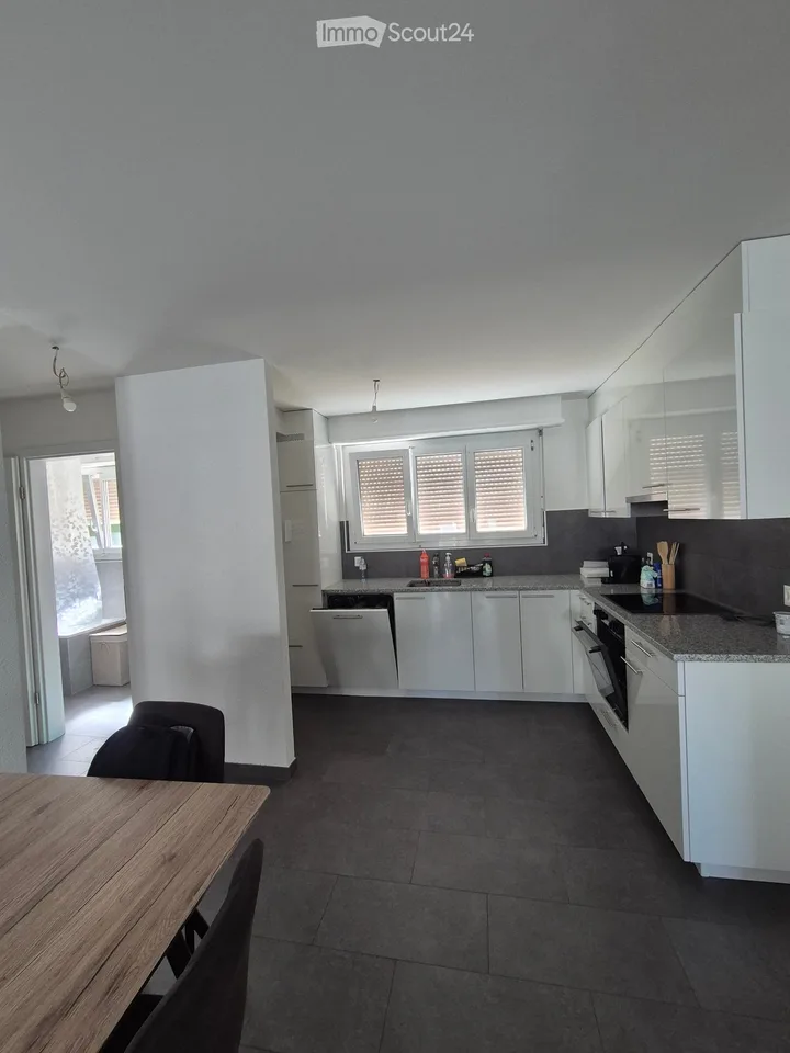 Appartement 3 pièces rénové au 1er étage avec ascenseur