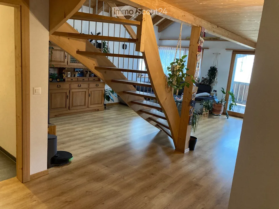 Geräumige 4.5-Zimmer-Maisonettewohnung an zentraler Lage in Schiers / GR