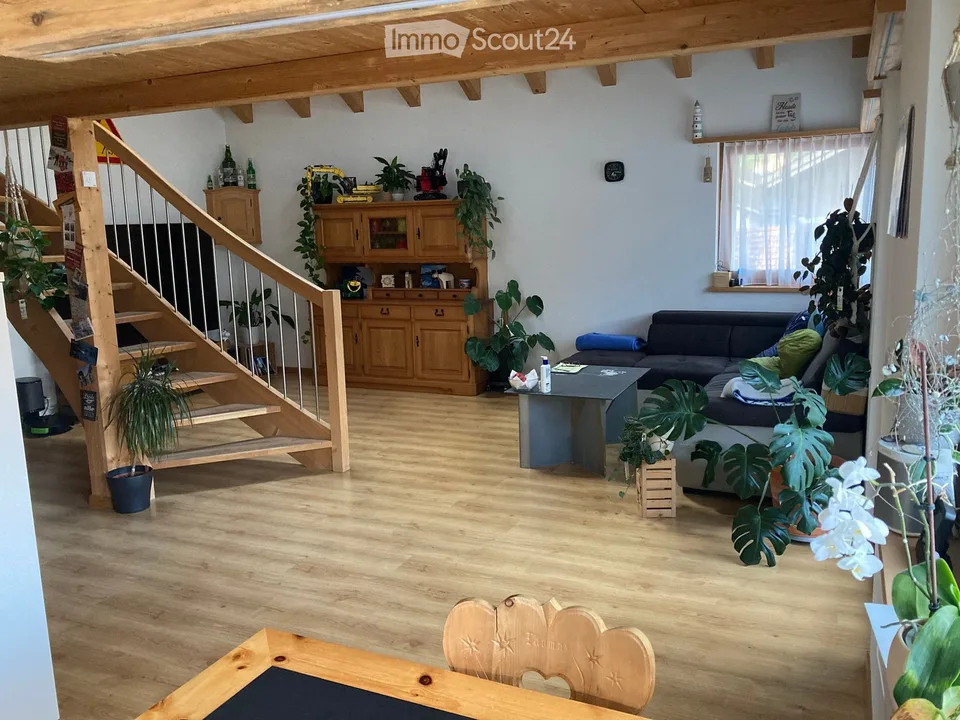Geräumige 4.5-Zimmer-Maisonettewohnung an zentraler Lage in Schiers / GR