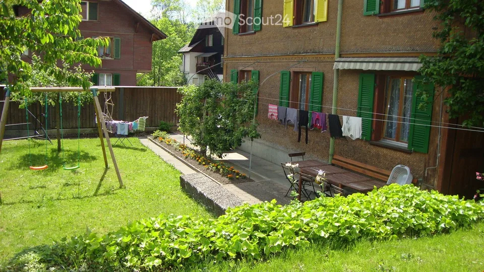 helle 4 1/2 Zimmer Wohnung, eigene grosse Terrasse, Autounterstand