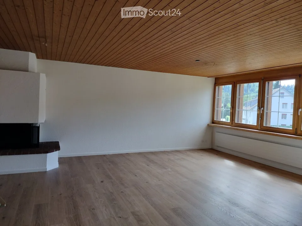 Appartement lumineux 4.5 pièces avec cheminée à Saland – disponible immédiatement !