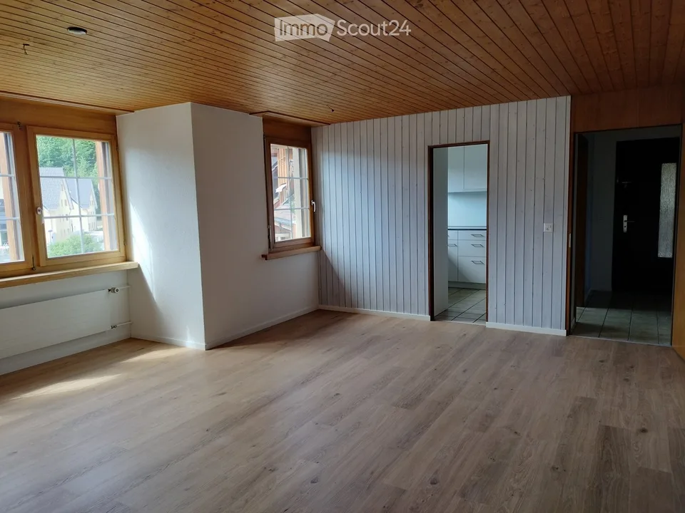 Appartement lumineux 4.5 pièces avec cheminée à Saland – disponible immédiatement !