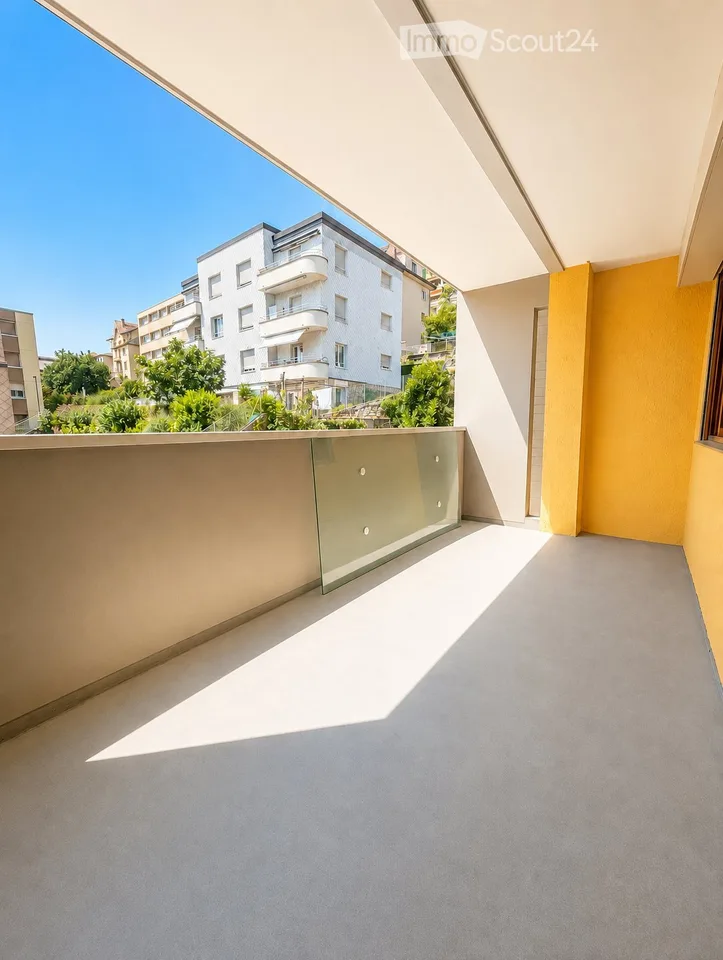 NEUCHÂTEL, ZWEI ZIMMERN MIT SONNENBALCON NAHE BAHNHOF