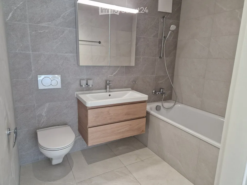 Neue 4,5-Zimmer-Wohnung mit großem Balkon
