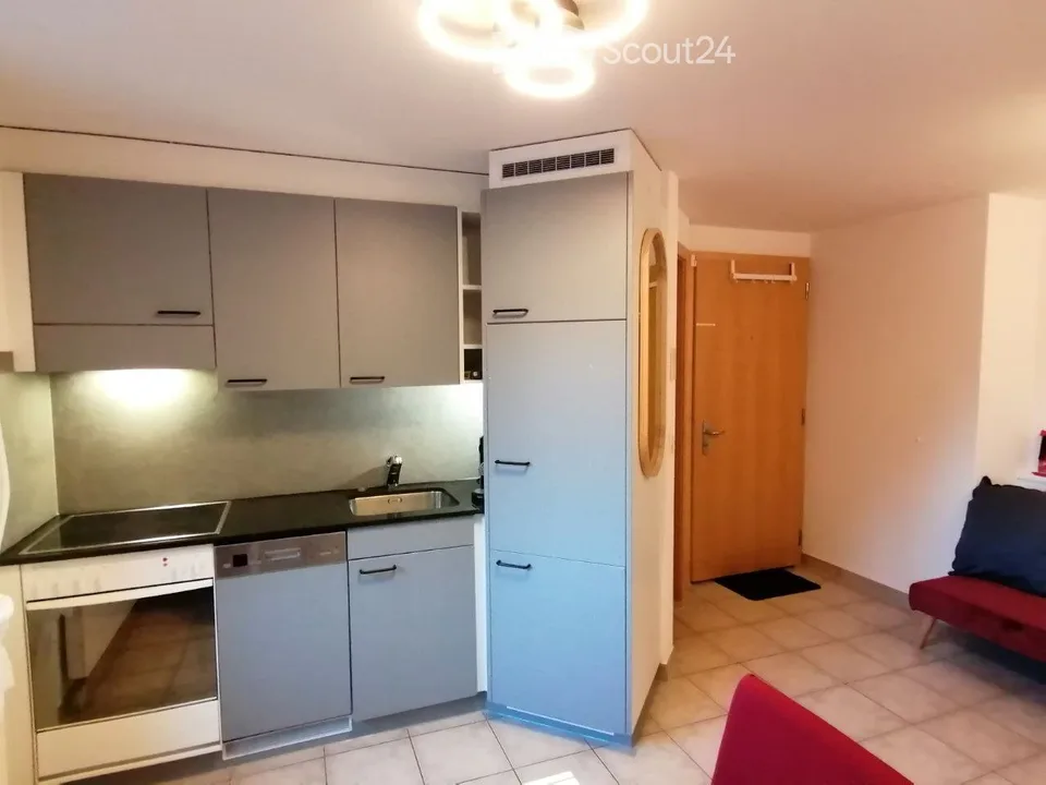 Disponibile ora, 2,5 locali moderni con balcone, ascensore, parcheggio, WiFi, arredati