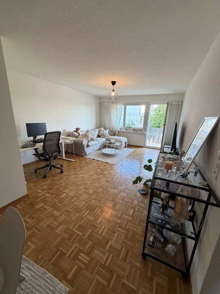 Appartement lumineux et bien entretenu de 2,5 pièces dans un quartier calme et central