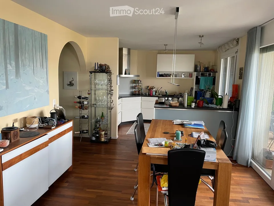 Helle 4.5-Zimmer-Wohnung mit Balkon und Garage in Rubigen