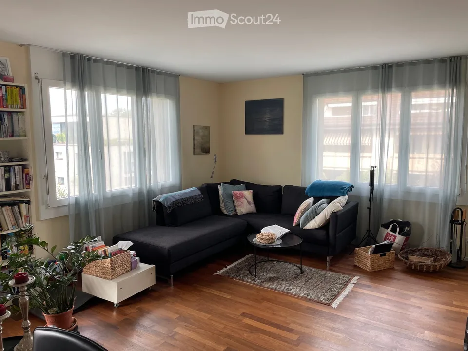 Helle 4.5-Zimmer-Wohnung mit Balkon und Garage in Rubigen