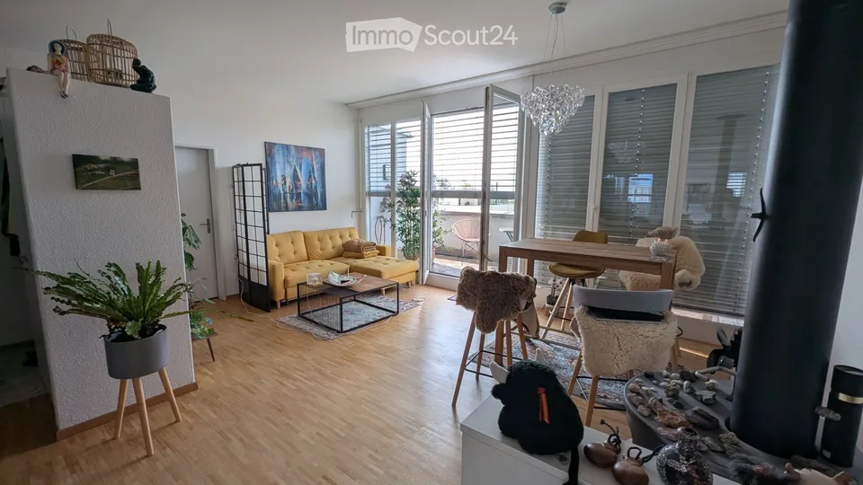 Helle 3.5-Zimmer-Attikawohnung mit Berg- und Seeblick