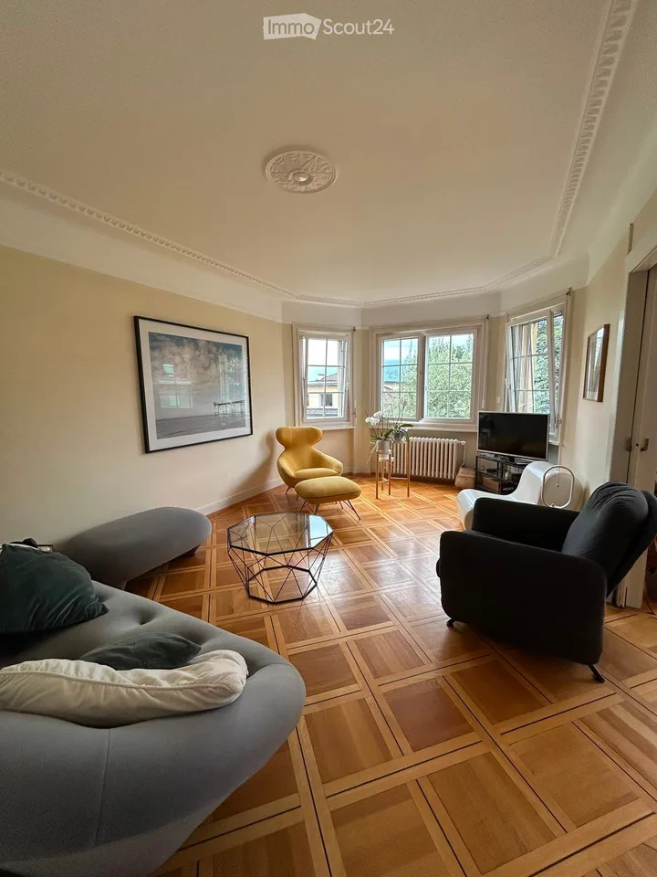 Spacieux appartement de 5.5 pièces avec balcon et vue à Pully