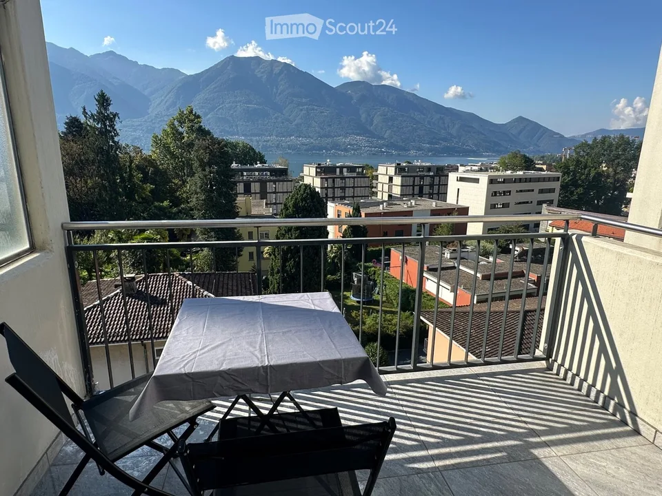 Lake & Mountain View - beautifully renovated 1.5-room attic