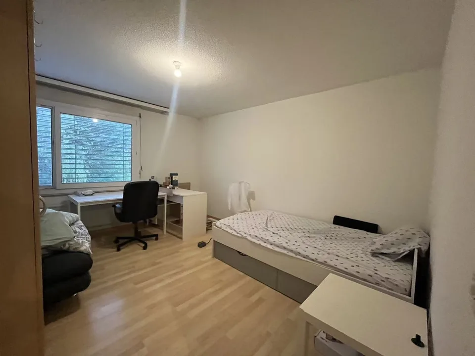 Möbliertes 16 m² Zimmer in einer Wohngemeinschaft in Dübendorf