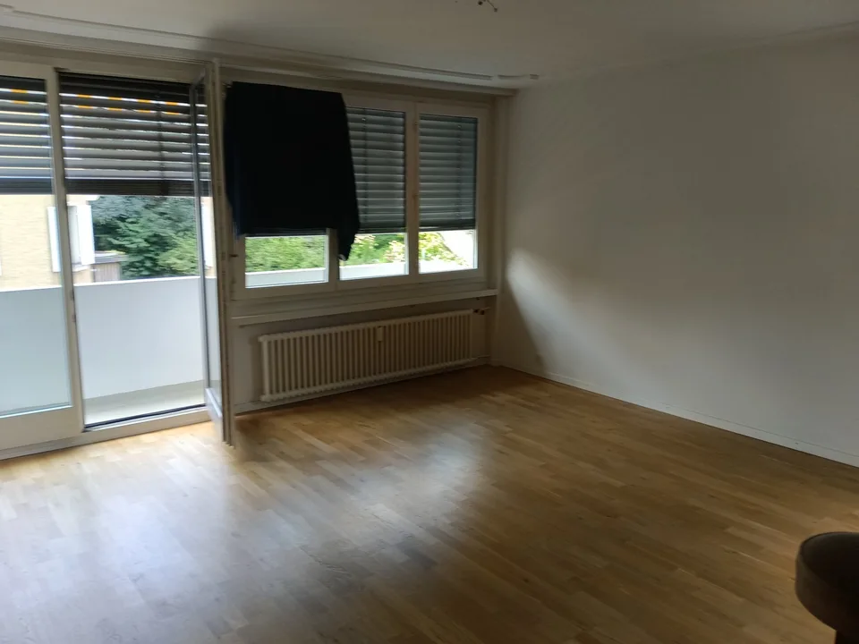 Suche MB für helle 3 Zimmerwohnung an der Reus