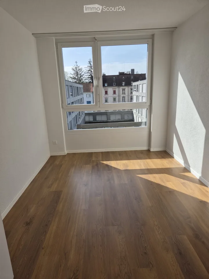 Sous-locataire : Appartement 3,5 pièces lumineux avec loggia