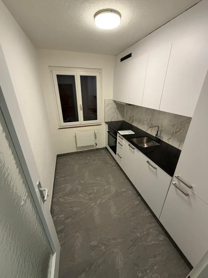 Chambre lumineuse et bien entretenue à louer à Regensdorf, prête à être occupée à partir du 1er octobre.