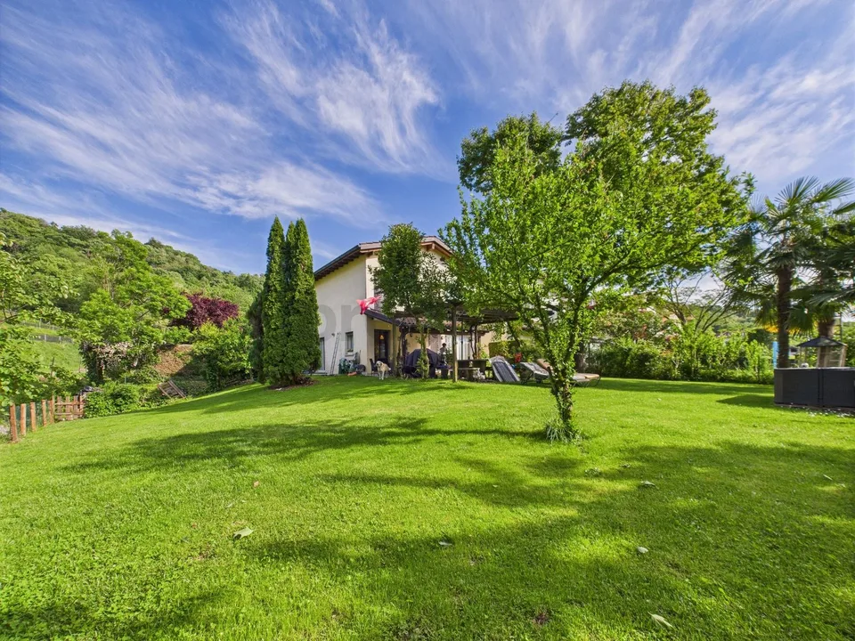 Tranquillità e natura:  splendida villetta  con grande giardino