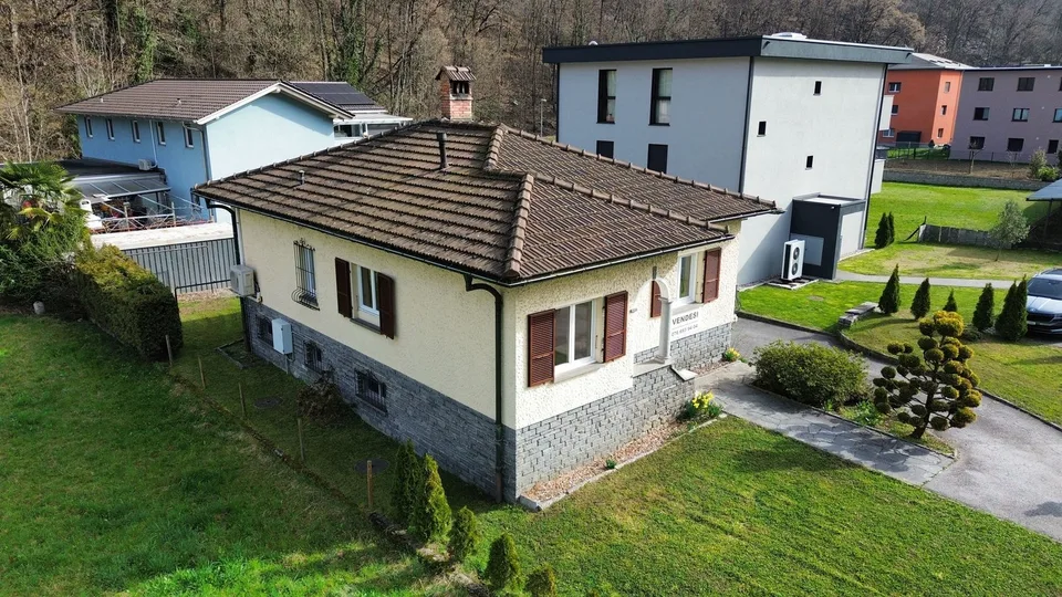Elegante casa indipendente 4.5 locali con vista sulle montagne a Pollegio