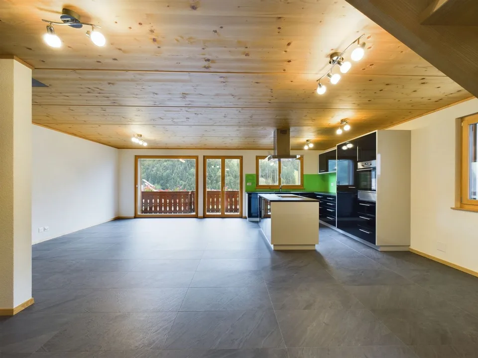 Grosser Balkon, herrlicher Sitzplatz und zwei Parkplätze inklusive