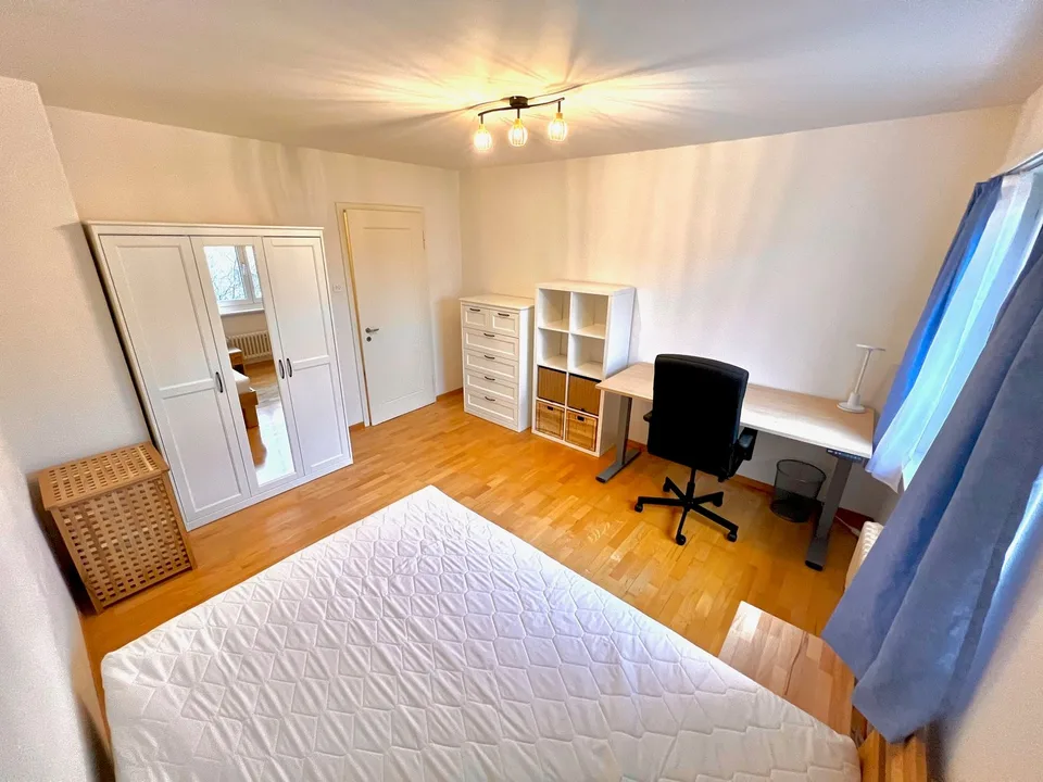 Ruhig gelegenes WG-Zimmer mit guter Verkehrs-/ÖV Anbindung :)